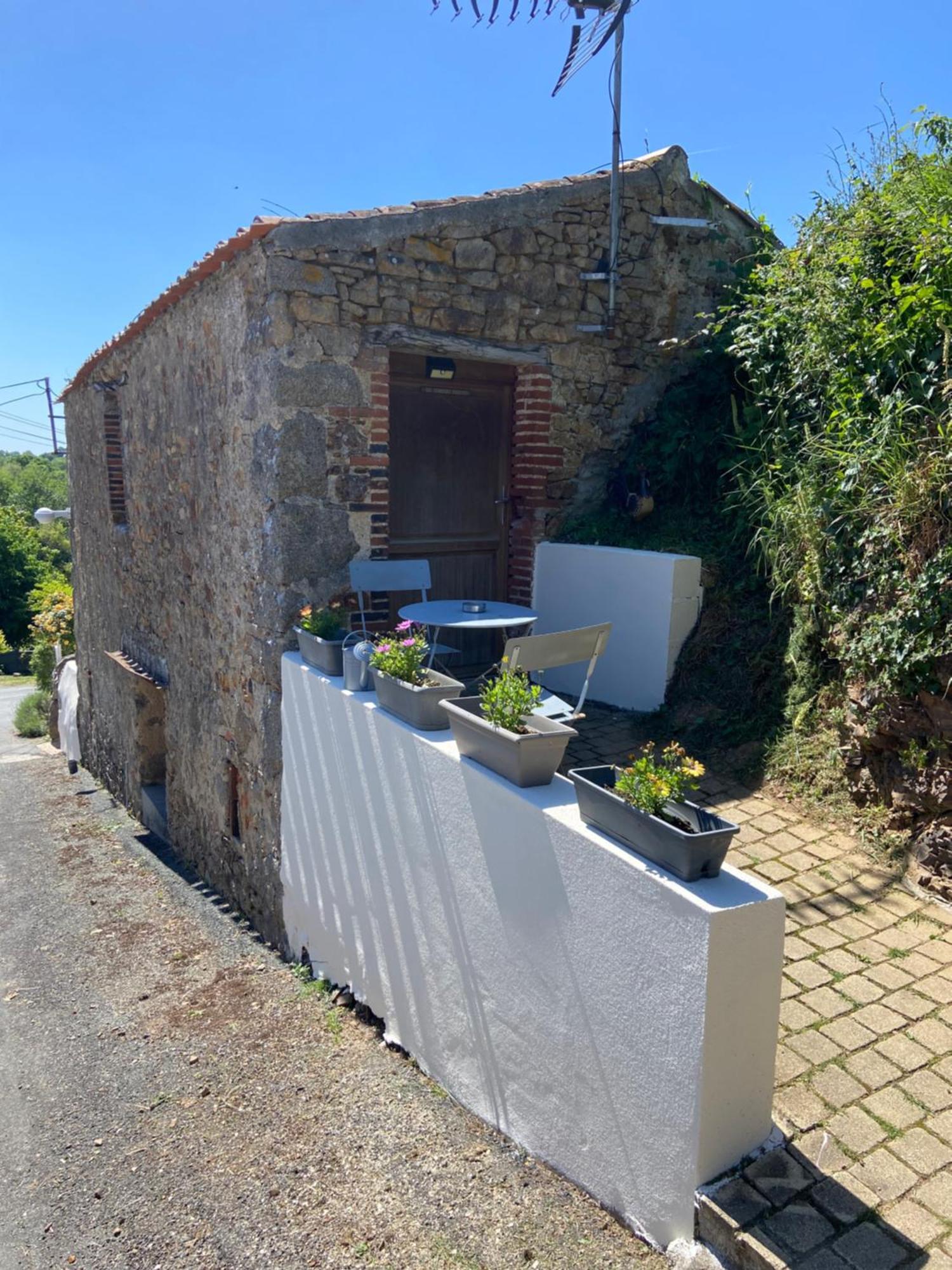 Le Petit Moulin Hotel Pouzauges Kültér fotó